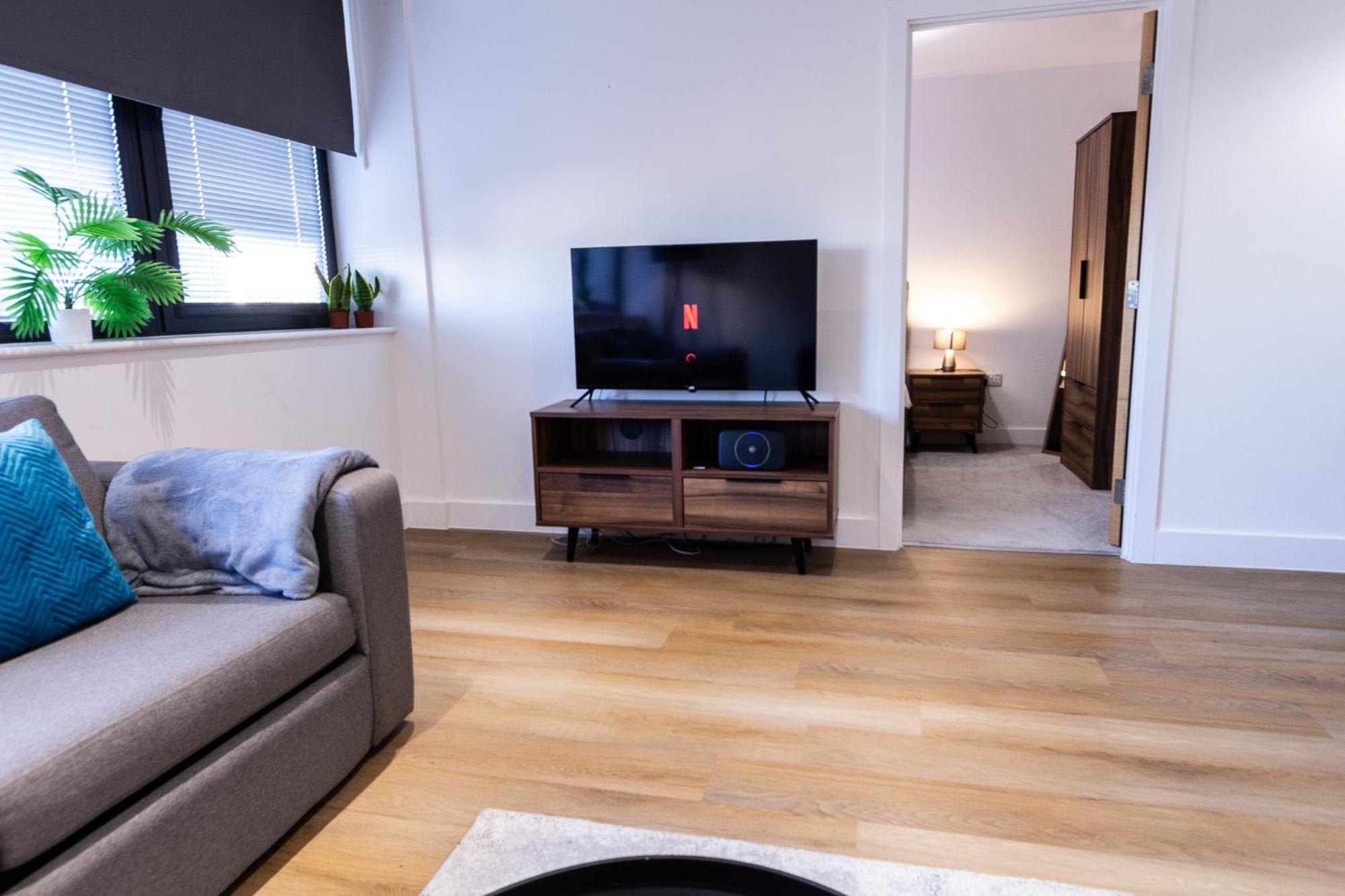 Trendy In The Heart Of Mcr With Parking Apartment